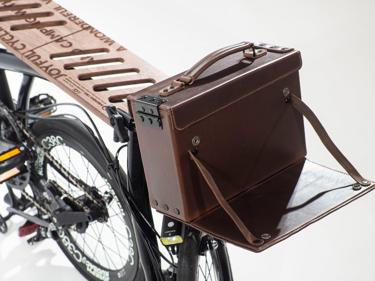 ブロンプトン フロントレザーバッグ – ブラウン